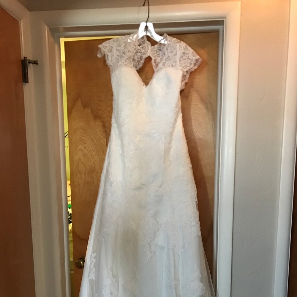 Brand new wedding dress - Never worn
